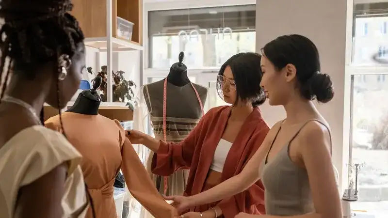 Como acelerar o processo de amostragem com sua fábrica de roupas